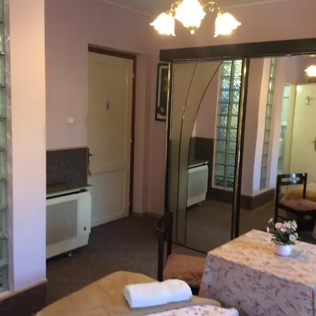 Ilona Kis Kastely Panzio 3*