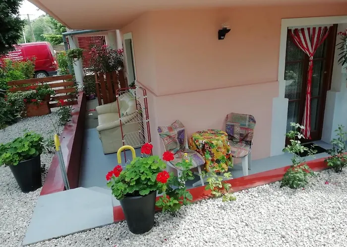 Ilona Kis Kastely Panzio קסזטלי